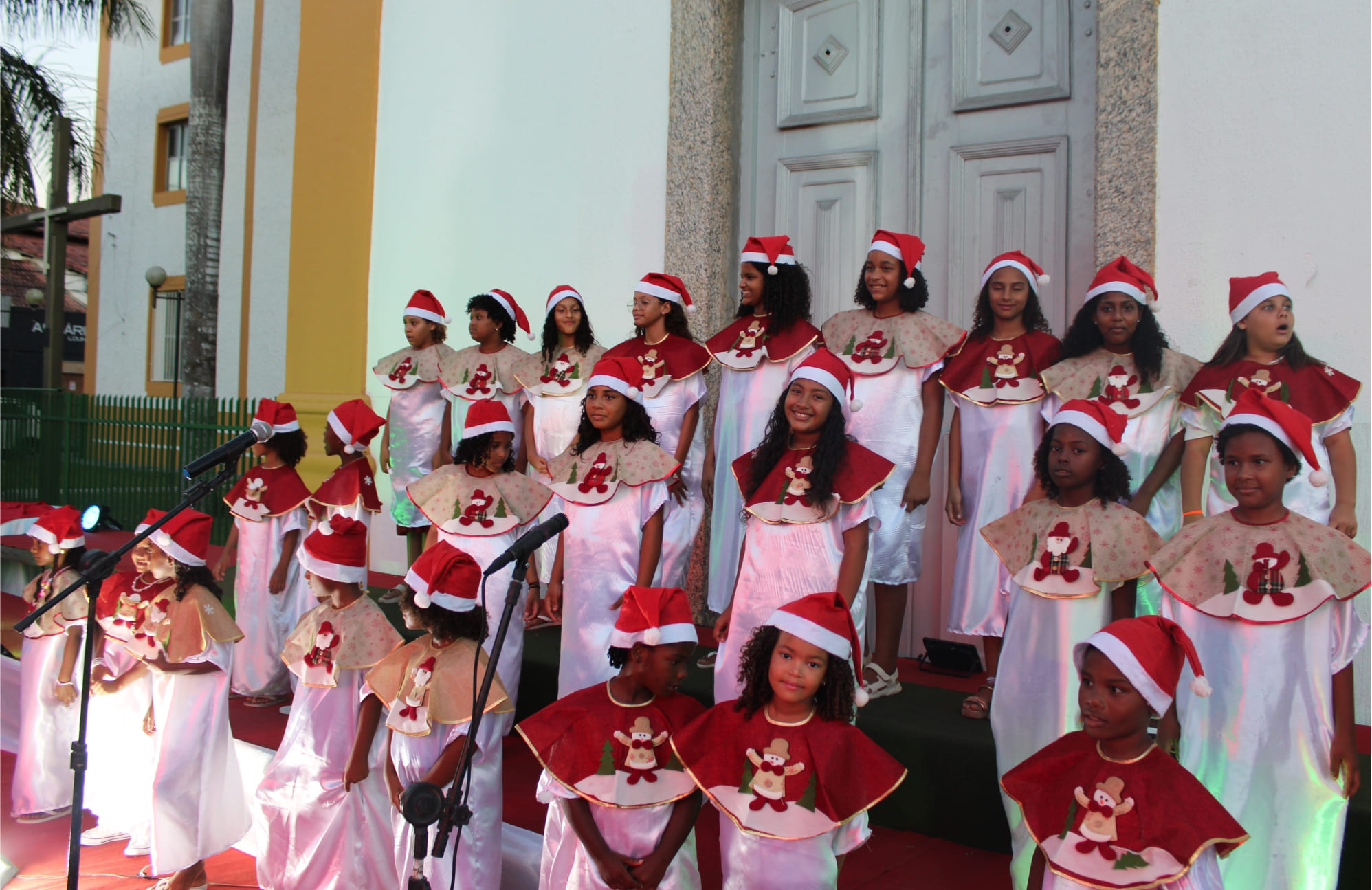 CANTATA DE NATAL ENCANTA E EMOCIONA O PÚBLICO EM SÃO MATEUS