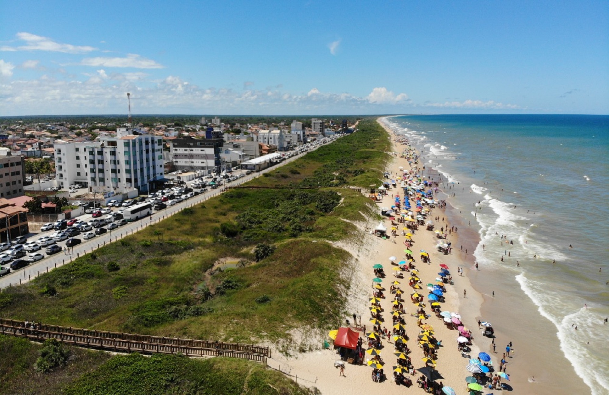 PREFEITURA REFORÇA LIMPEZA NAS PRAIAS DE SÃO MATEUS