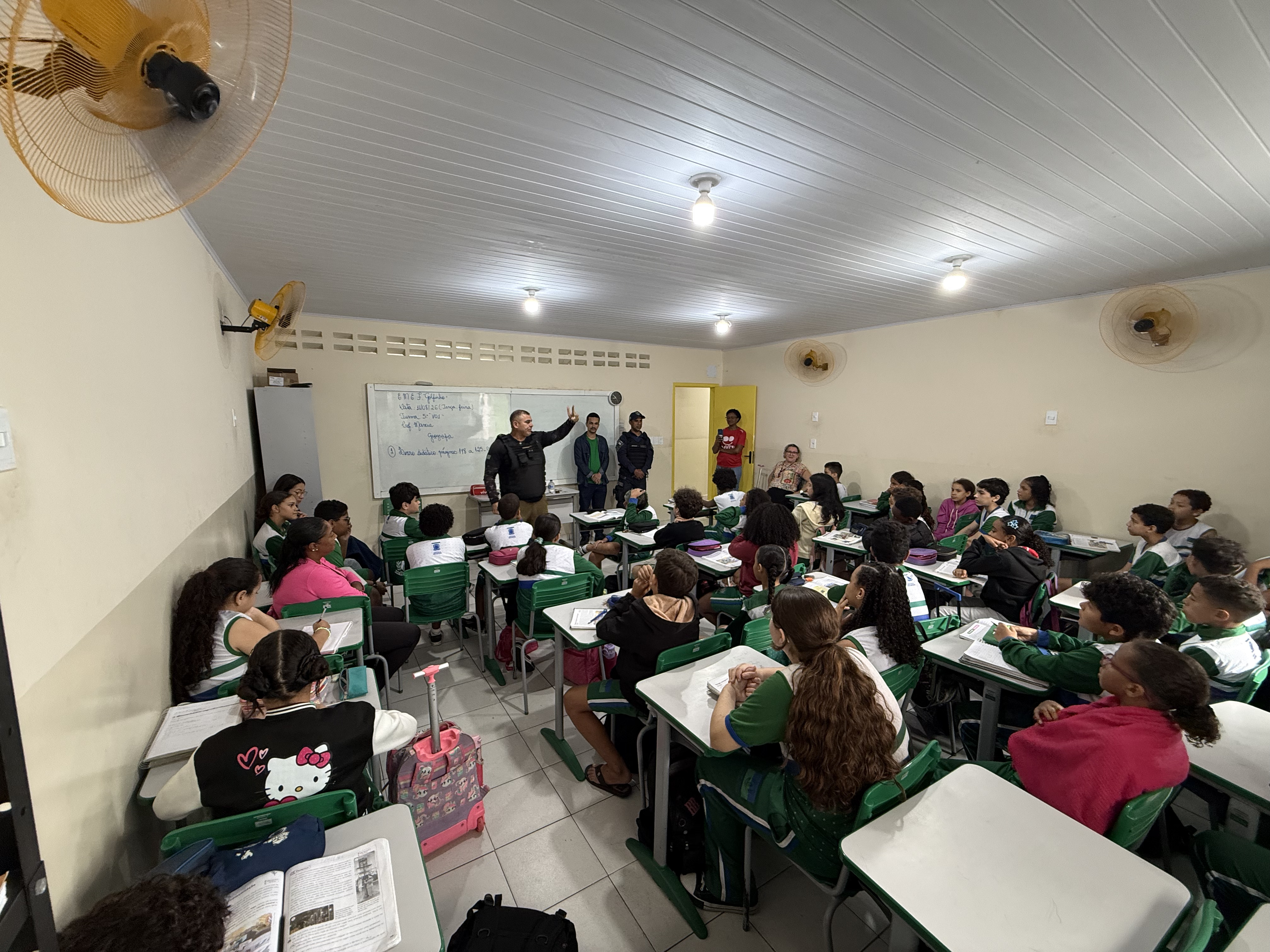 NUPREVICC DIALOGA COM CRIANÇAS SOBRE PREVENÇÃO ÀS DROGAS NA EMEF GOLFINHO