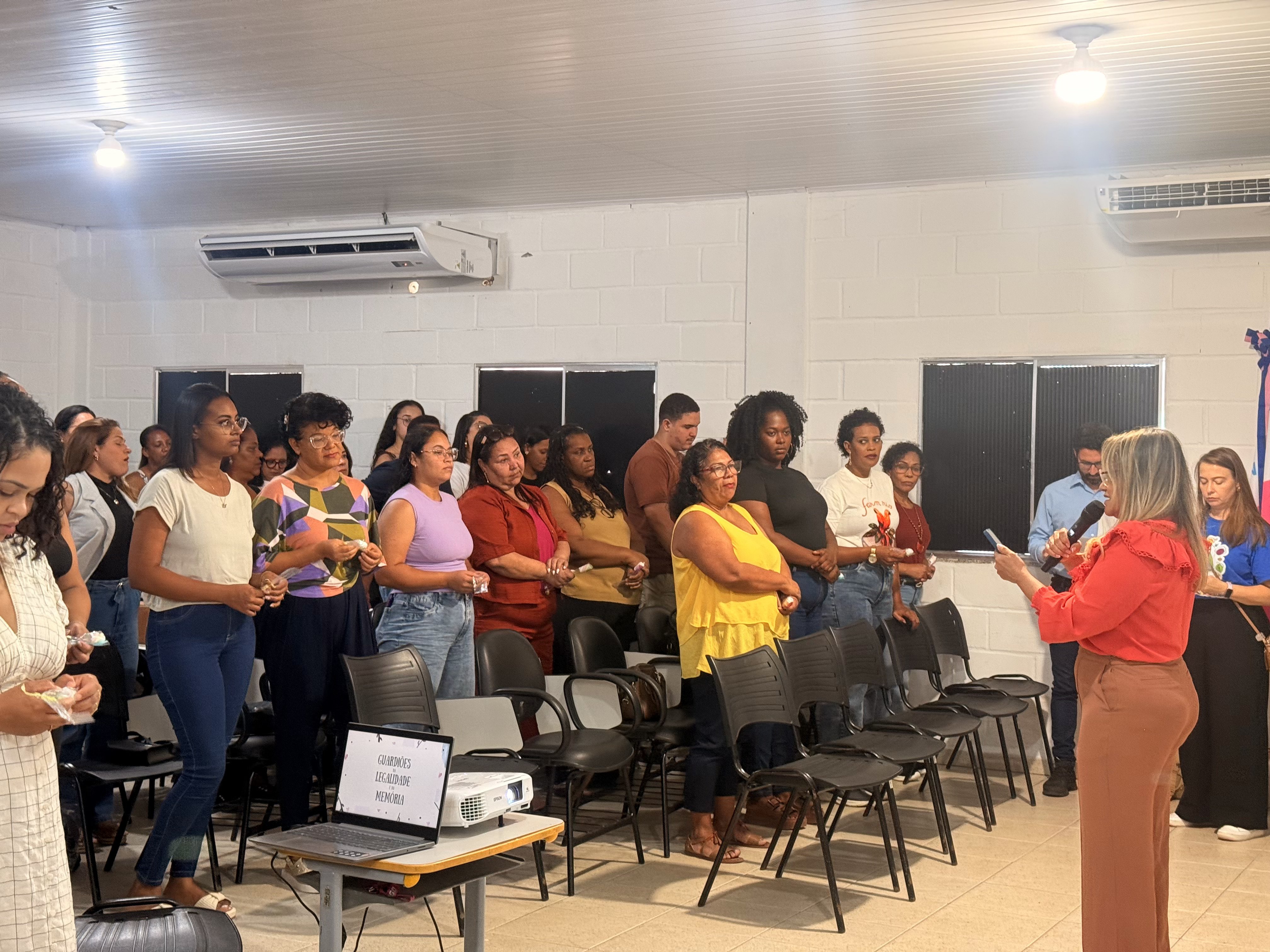 SECRETARIA DE EDUCAÇÃO HOMENAGEIA SECRETÁRIOS E SECRETÁRIAS ESCOLARES NO DIA DA SECRETÁRIA